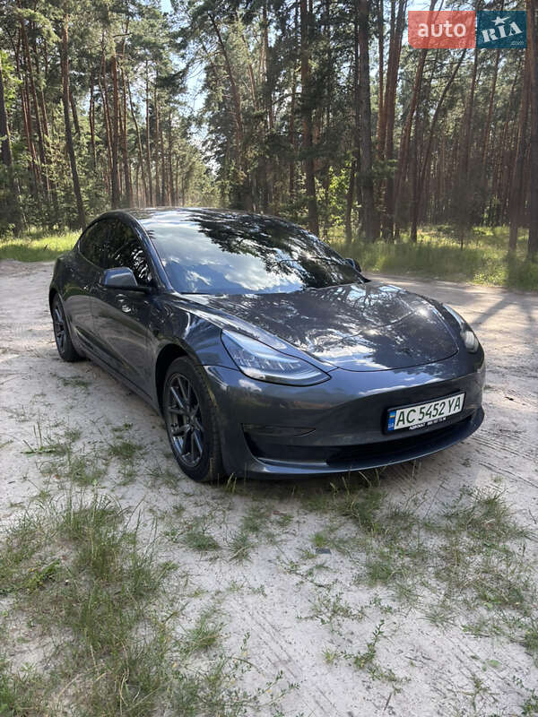Седан Tesla Model 3 2018 в Луцке