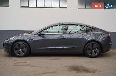 Седан Tesla Model 3 2023 в 