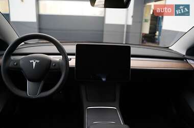 Седан Tesla Model 3 2023 в 