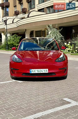 Седан Tesla Model 3 2021 в 