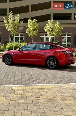 Седан Tesla Model 3 2021 в 