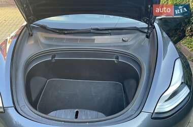 Седан Tesla Model 3 2019 в 