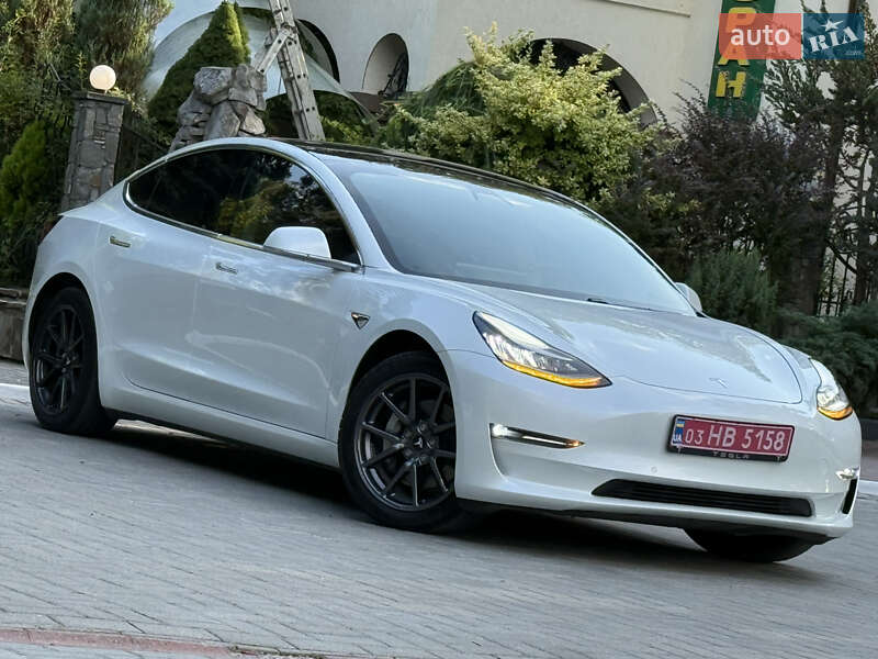 Седан Tesla Model 3 2020 в Дрогобыче