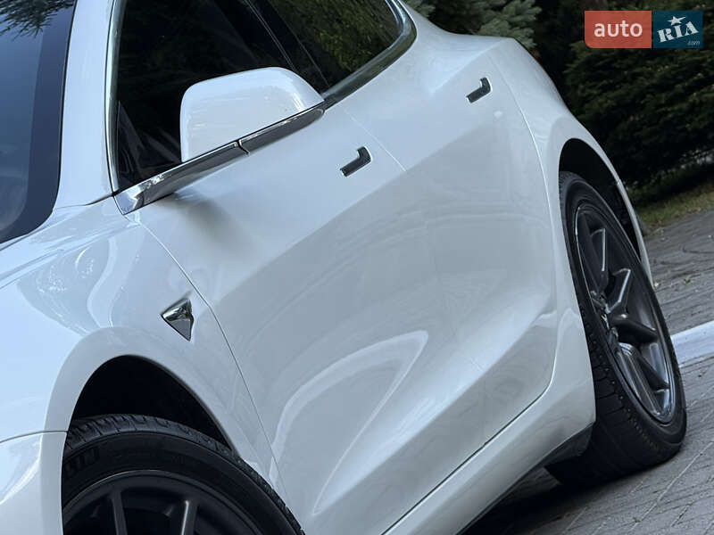 Седан Tesla Model 3 2020 в Дрогобыче