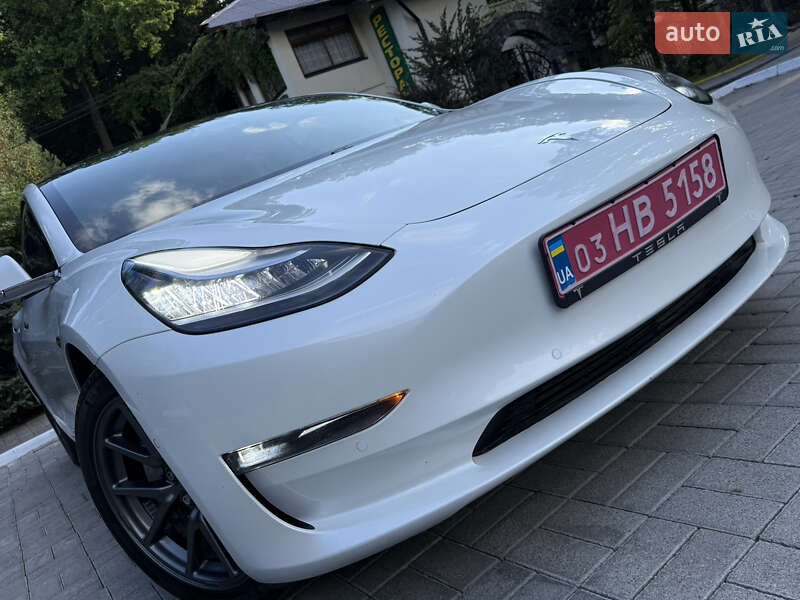 Седан Tesla Model 3 2020 в Дрогобыче