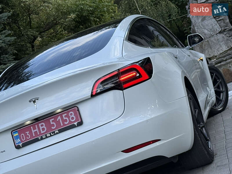 Седан Tesla Model 3 2020 в Дрогобыче