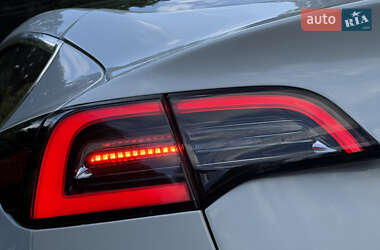 Седан Tesla Model 3 2020 в 