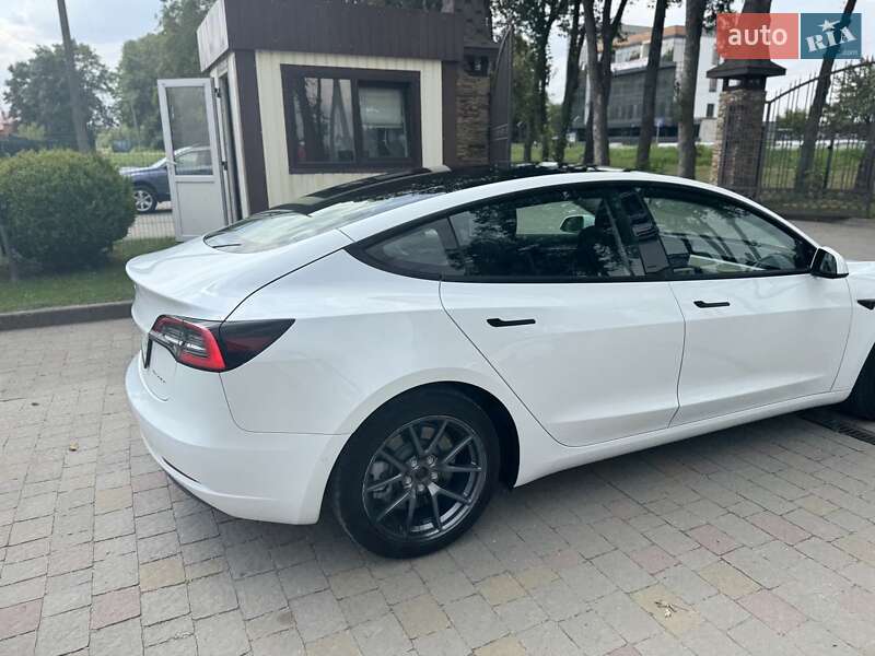 Седан Tesla Model 3 2022 в Стрые