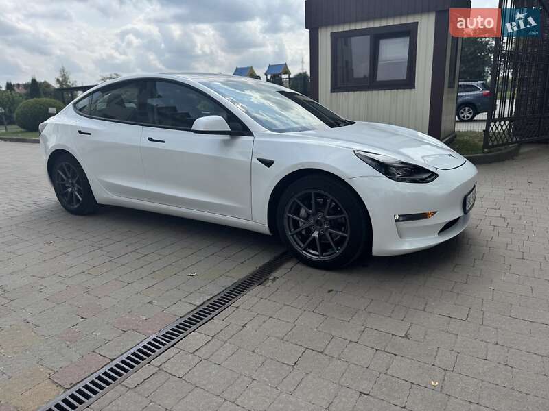 Седан Tesla Model 3 2022 в Стрые