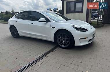 Седан Tesla Model 3 2022 в 