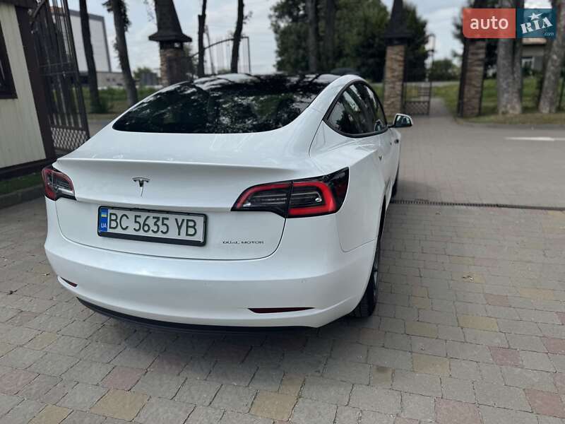 Седан Tesla Model 3 2022 в Стрые