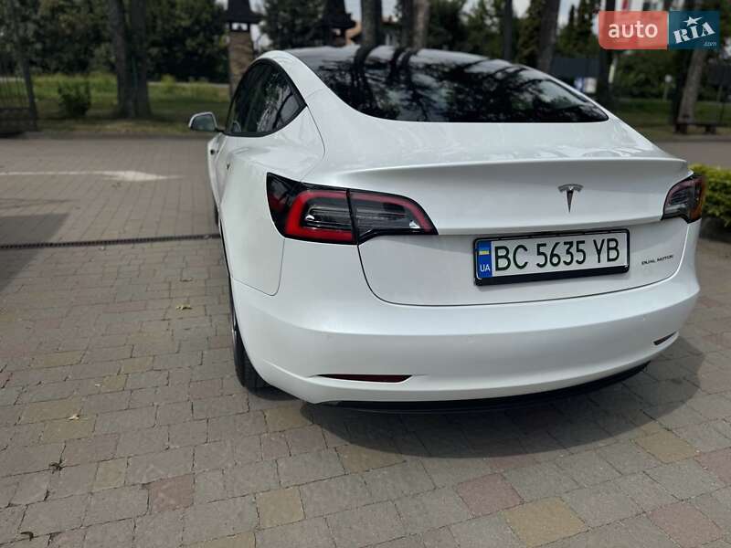 Седан Tesla Model 3 2022 в Стрые
