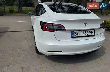 Седан Tesla Model 3 2022 в 