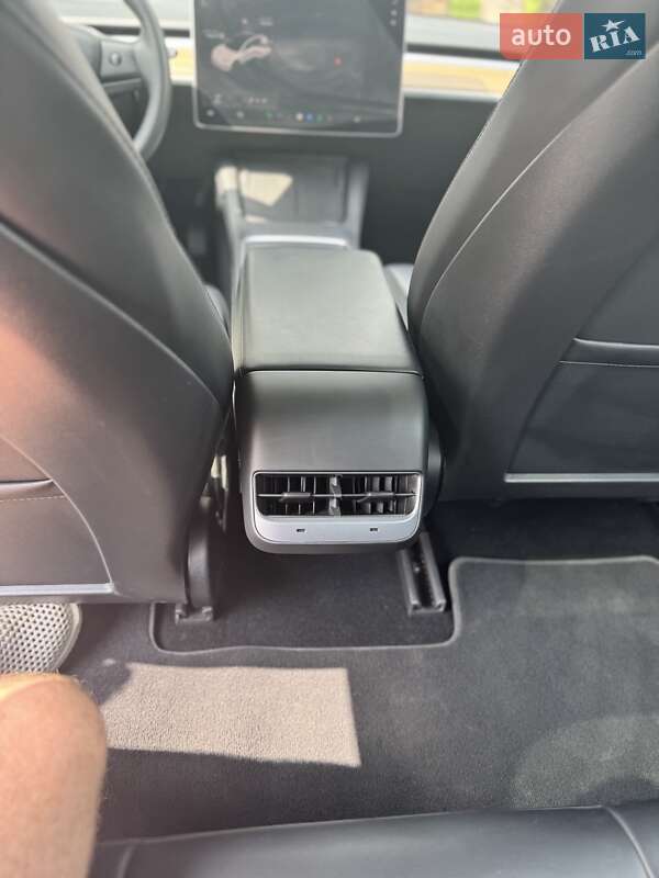 Седан Tesla Model 3 2022 в Стрые