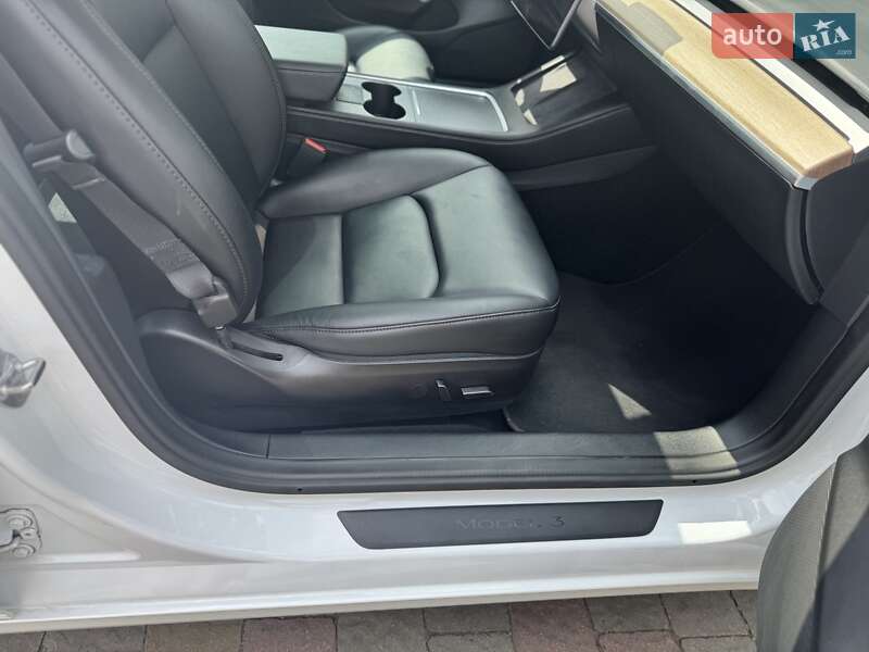 Седан Tesla Model 3 2022 в Стрые