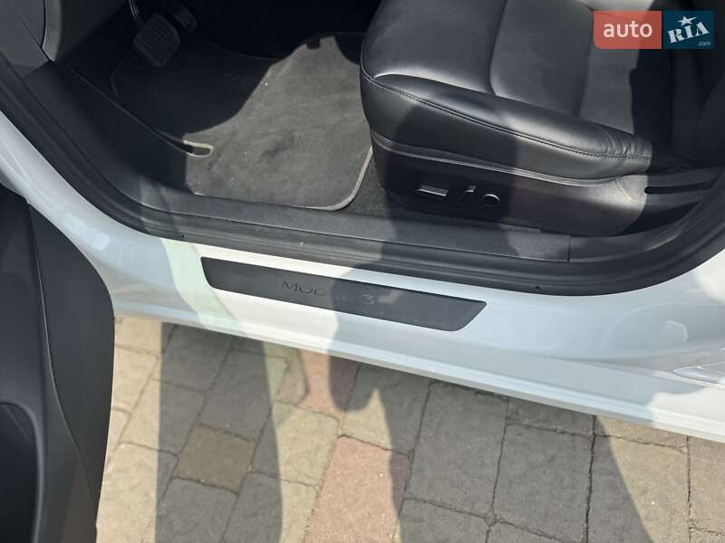 Седан Tesla Model 3 2022 в Стрые