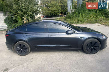 Седан Tesla Model 3 2024 в 