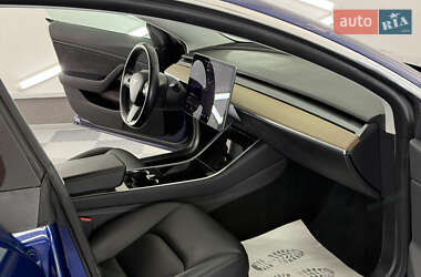 Седан Tesla Model 3 2019 в 
