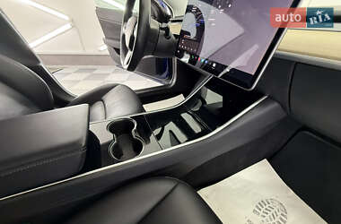 Седан Tesla Model 3 2019 в 