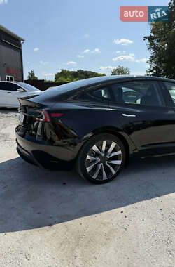 Седан Tesla Model 3 2024 в 