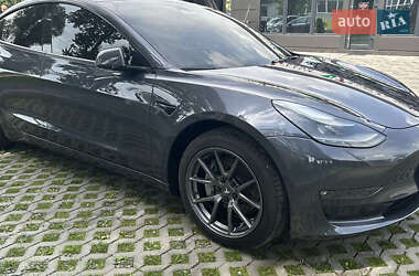 Седан Tesla Model 3 2022 в 