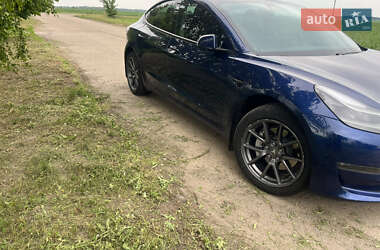 Седан Tesla Model 3 2021 в 