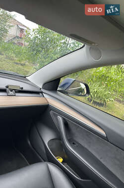 Седан Tesla Model 3 2021 в 