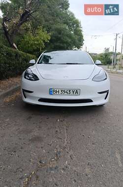 Седан Tesla Model 3 2021 в 