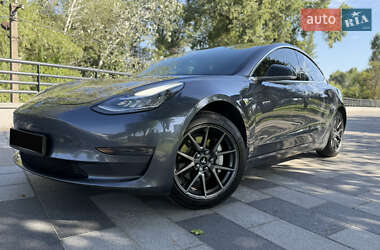 Седан Tesla Model 3 2019 в 