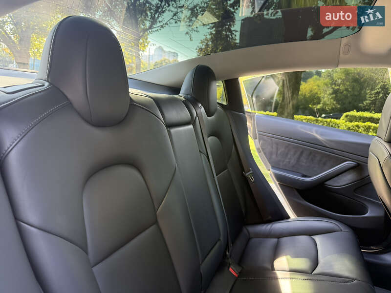 Седан Tesla Model 3 2019 в Днепре