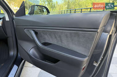 Седан Tesla Model 3 2019 в 