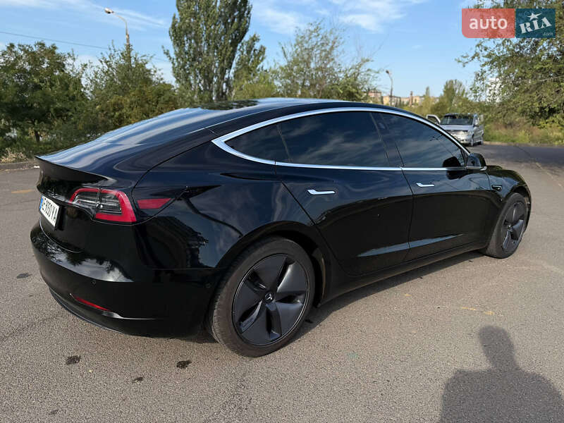 Седан Tesla Model 3 2019 в Кривому Розі