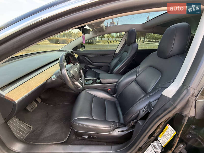 Седан Tesla Model 3 2019 в Кривому Розі