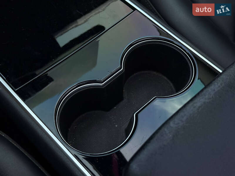Седан Tesla Model 3 2019 в Кривому Розі