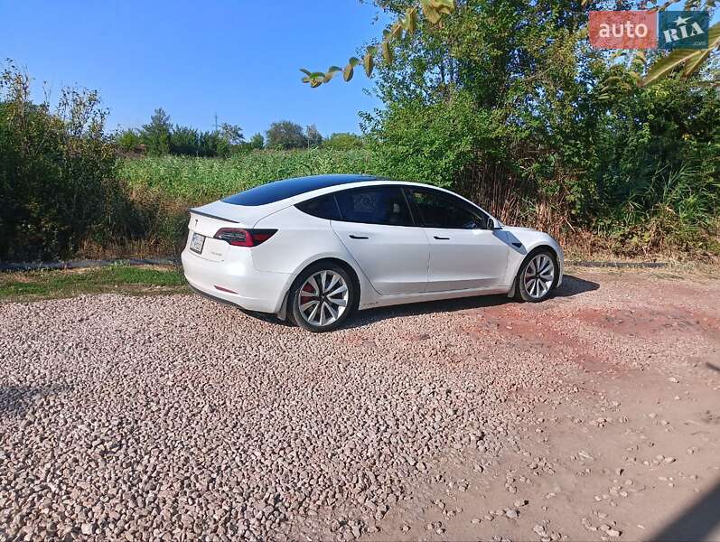 Седан Tesla Model 3 2022 в 