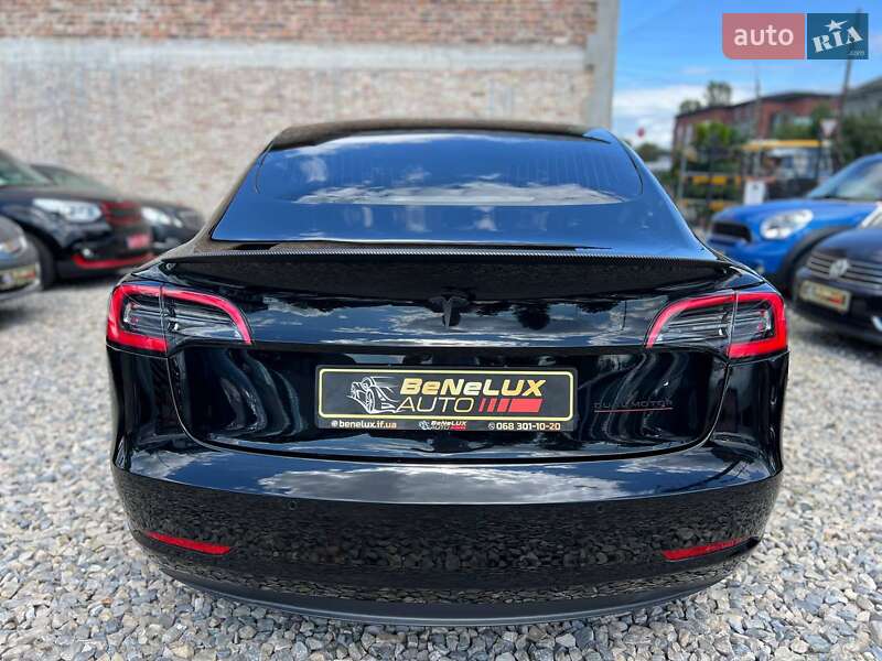 Седан Tesla Model 3 2018 в Коломиї