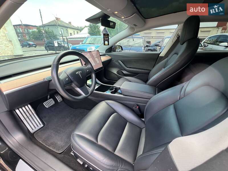 Седан Tesla Model 3 2018 в Коломиї