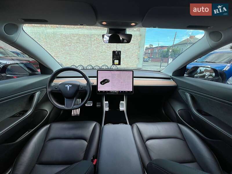 Седан Tesla Model 3 2018 в Коломиї