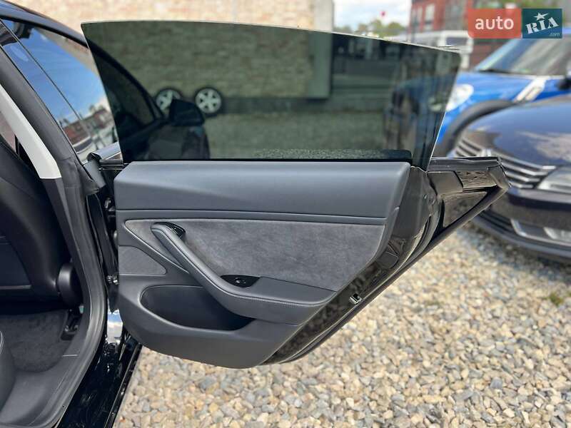 Седан Tesla Model 3 2018 в Коломиї