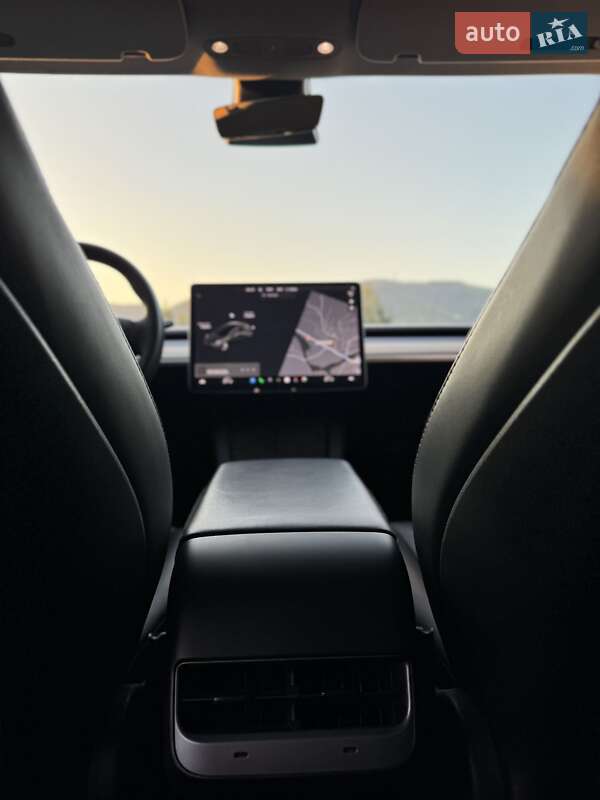 Седан Tesla Model 3 2020 в Хусте