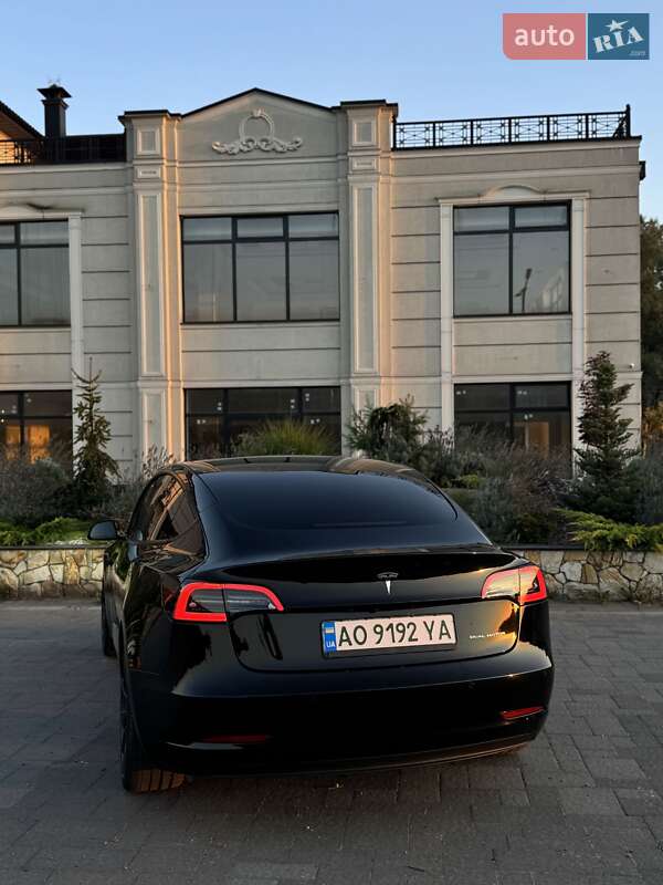 Седан Tesla Model 3 2020 в Хусте