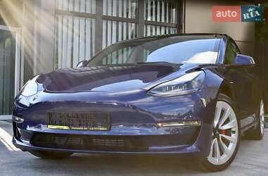 Седан Tesla Model 3 2022 в 