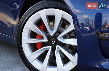 Седан Tesla Model 3 2022 в 