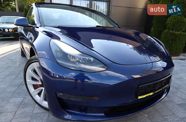 Седан Tesla Model 3 2022 в 