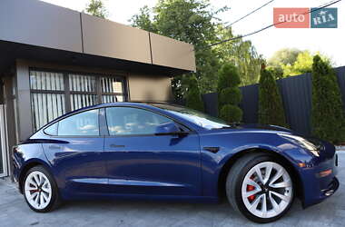 Седан Tesla Model 3 2022 в 
