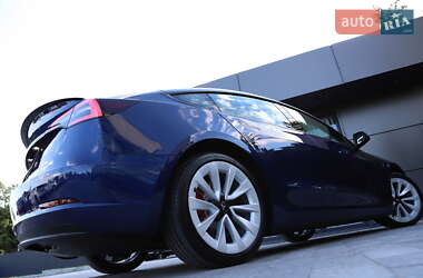 Седан Tesla Model 3 2022 в 
