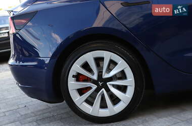 Седан Tesla Model 3 2022 в 