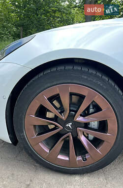 Седан Tesla Model 3 2021 в 