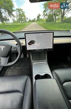 Седан Tesla Model 3 2021 в 