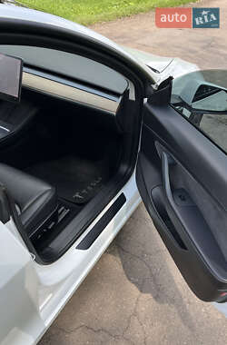 Седан Tesla Model 3 2021 в 